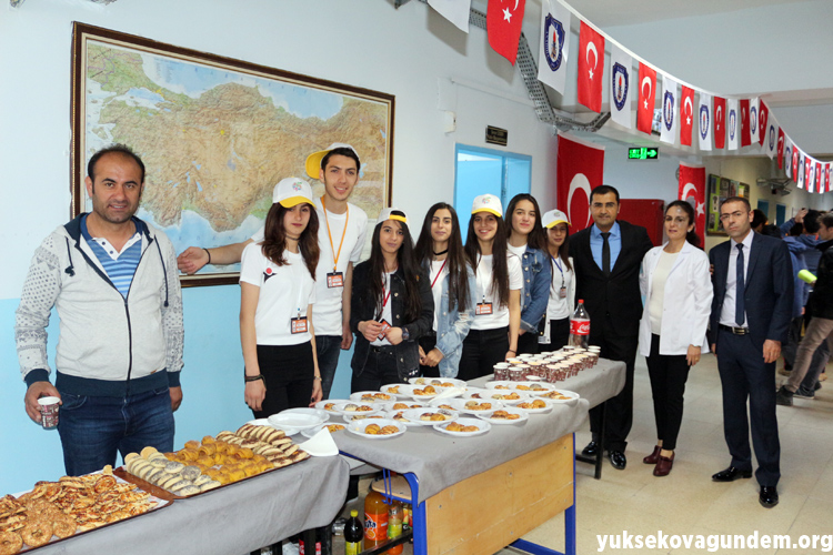 Yüksekova'da 4006 TÜBİTAK bilim fuarı yoğun ilgi gördü