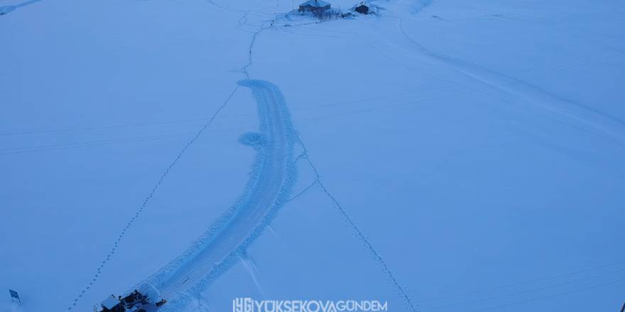 Yüksekova’da kapalı köy yolları açılıyor