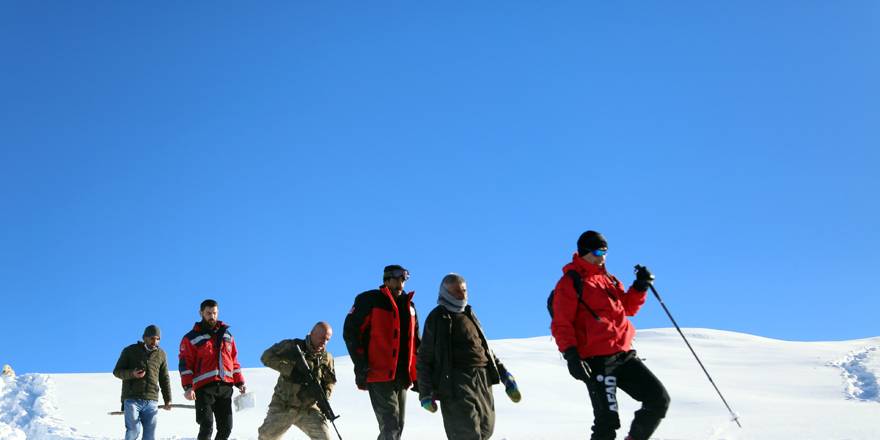 Yüksekova'da dağda mahsur kalan vatandaş 4 saat sonra kurtarıldı