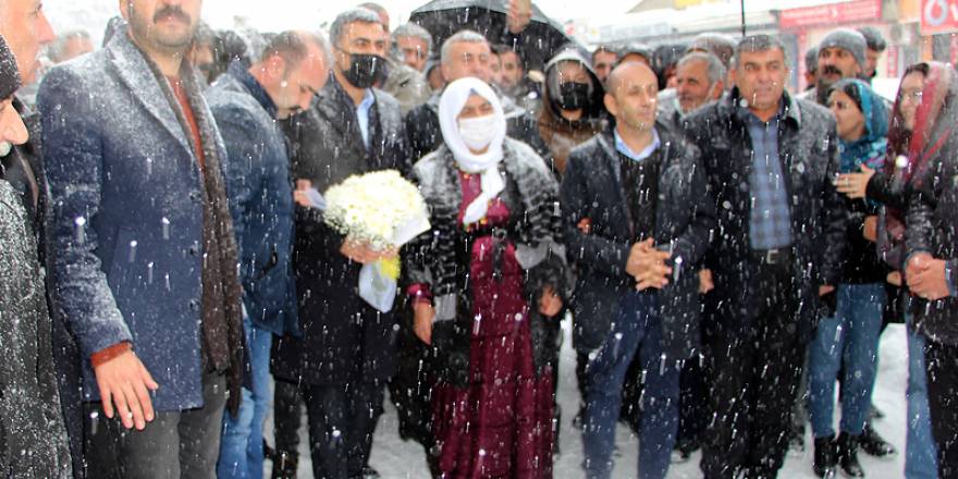 Abdullah Zeydan’a Yüksekova’da coşkulu karşılama