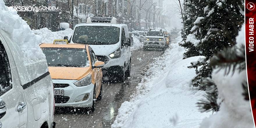 Yüksekova'da hayat durma noktasına geldi